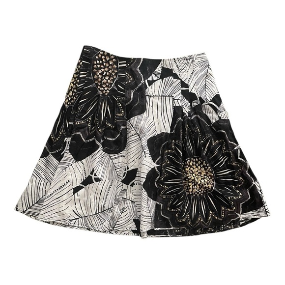 White House Black Market Dresses & Skirts - WHITE HOUSE BLACK MARKET Floral A-line Circle Skirt women’s 8 studded neutral